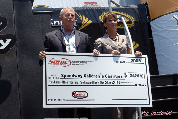 NASCAR_SAVEMART_350_06-22-08_055